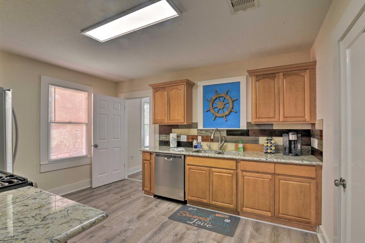 Bright Galveston Bungalow Half Mi To Pleasure Pier Exterior photo