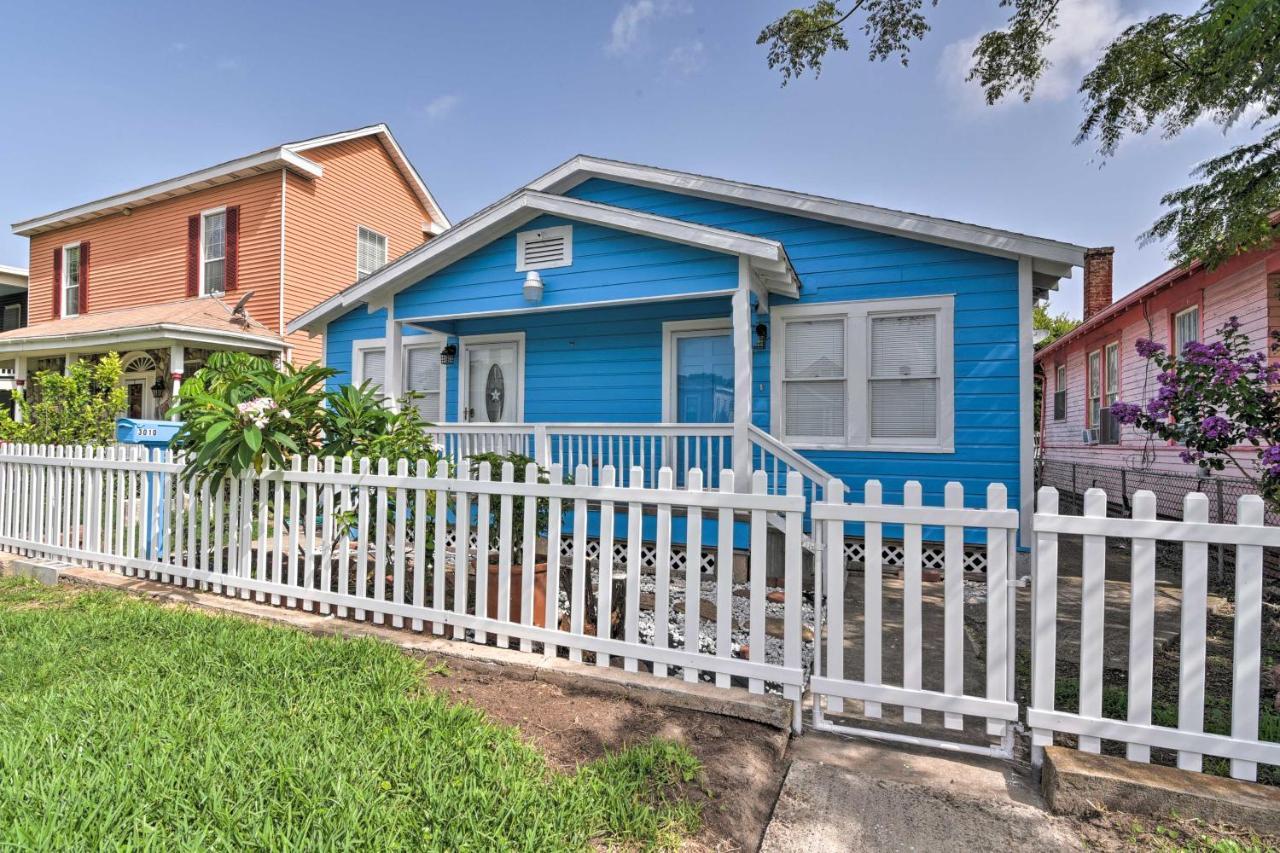 Bright Galveston Bungalow Half Mi To Pleasure Pier Exterior photo